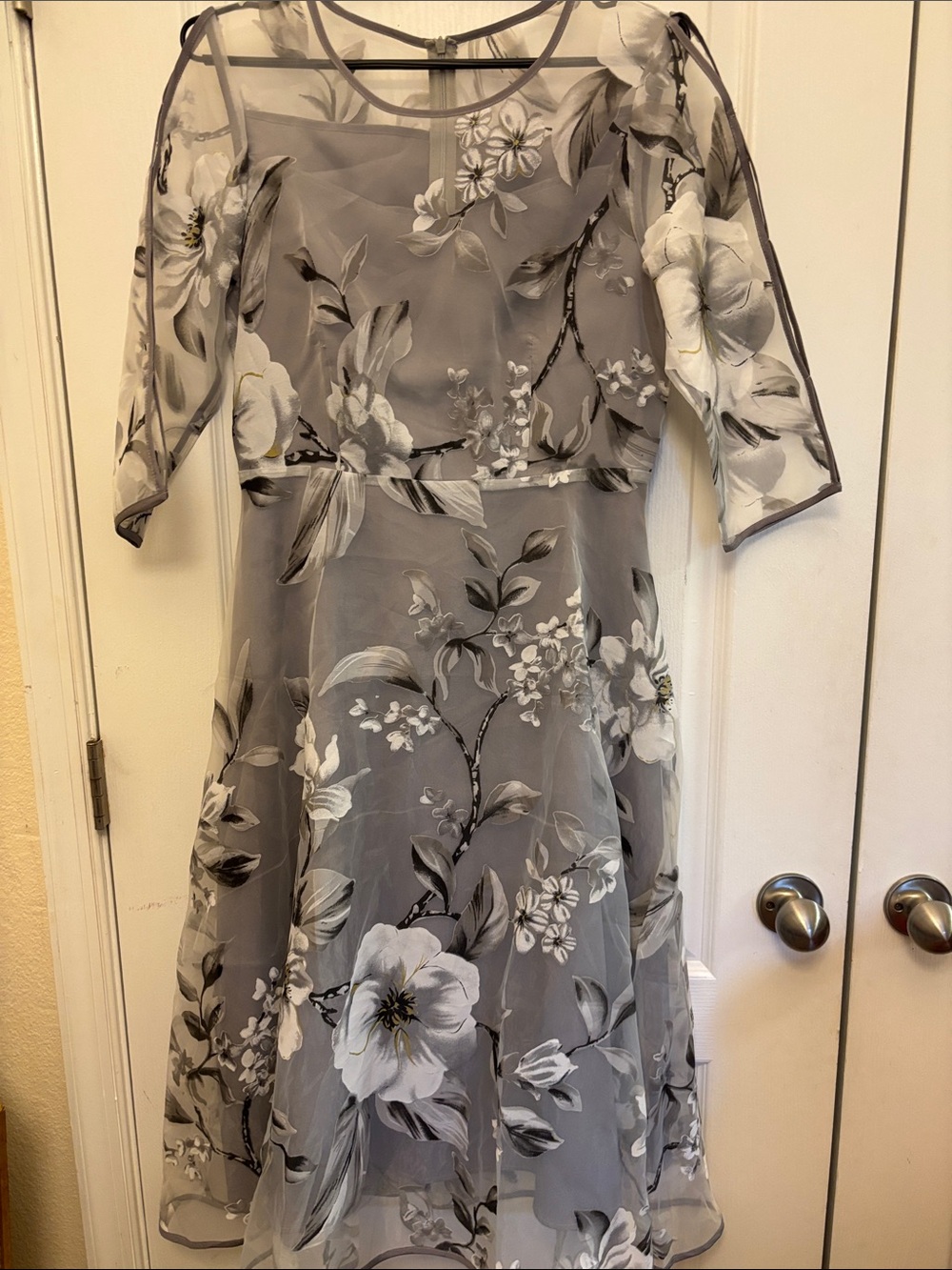 FLORYDAY Gray Sheer Floral Dress Lined 3/4 3-Cut-Out-Sleeves Sz M NWOT